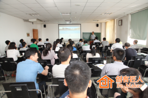 培訓(xùn)師如何對(duì)導(dǎo)購(gòu)員進(jìn)行銷售技巧的培訓(xùn)？